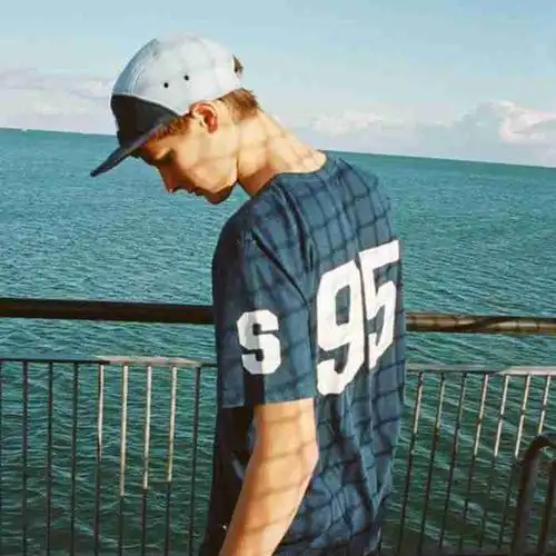 6686体育官网铜牌作者像梦一场