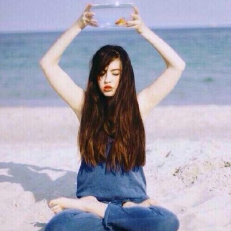 6686体育官网铁牌作者Laura