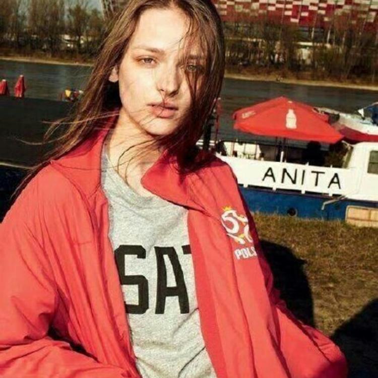 6686体育官网海外作者几纸情书