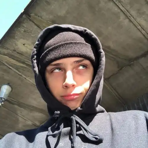 6686体育官网铁牌作者Abigail