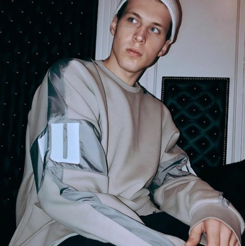 6686体育官网铁牌作者Giselle