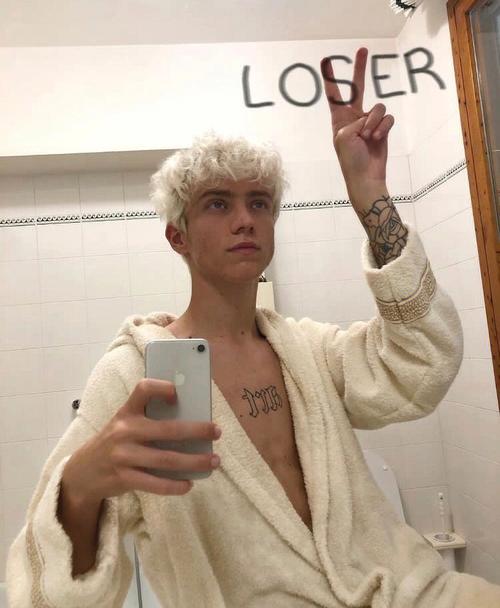 6686体育官网铁牌作者Victoria