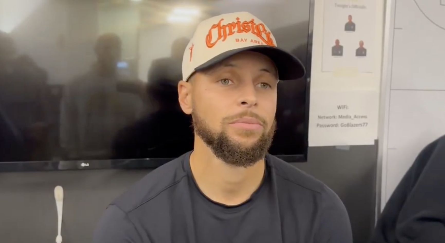 库里：开拓者的运动能力很强，他们运用转换攻击把我们打爆了