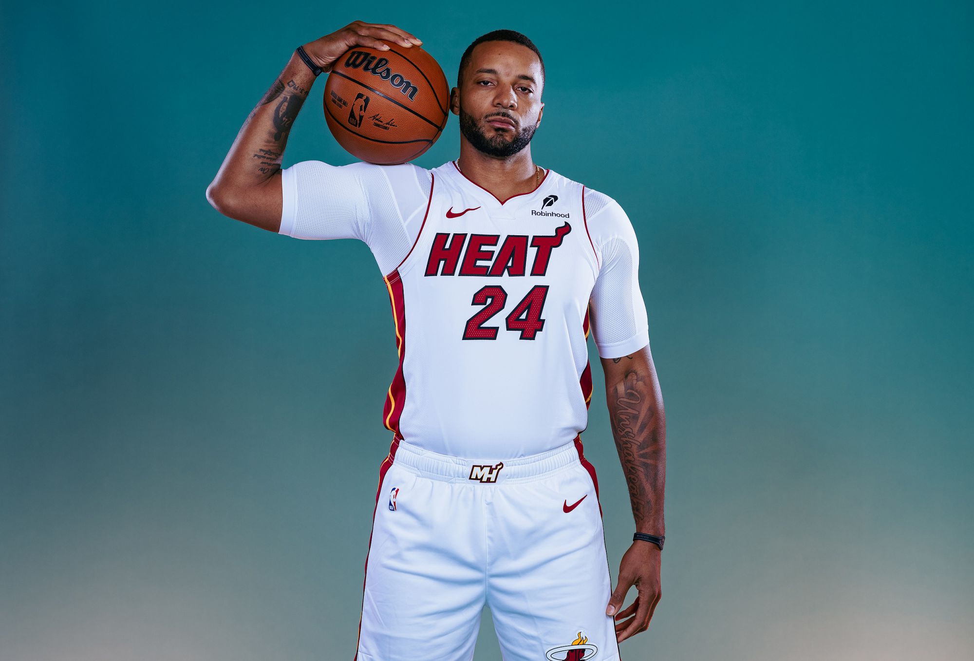 控球感滚烫！鲍威尔单节100%命中率砍下14分