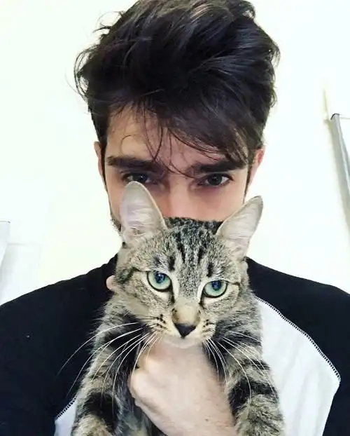 6686体育铁牌作者Isabelle